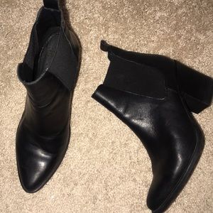 Black leather pointed toe ankle boots Steve Madden